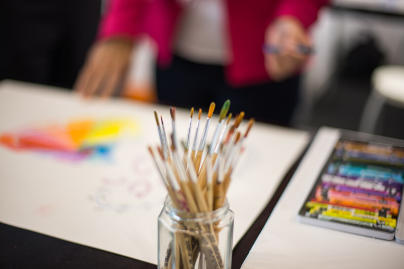 ihdl angebot sekundar kunstatelier pinsel farbe